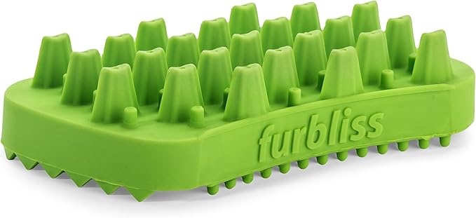 Vetnique Labs Furbliss Anti-Itch Soothing Oatmeal Shampoo 16oz & Furbliss Dog Brush for Long Hair Pets Bundle Anti-Itch Oatmeal Shampoo for Dogs with Grooming Dog Brush for Long-Haired Dogs & Cats